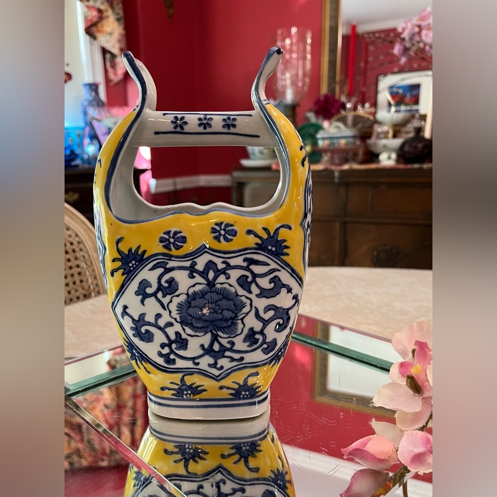 Qianlong Emperor 4-Character Imperial Chinoiserie Porcelain Vase w Arched Handle